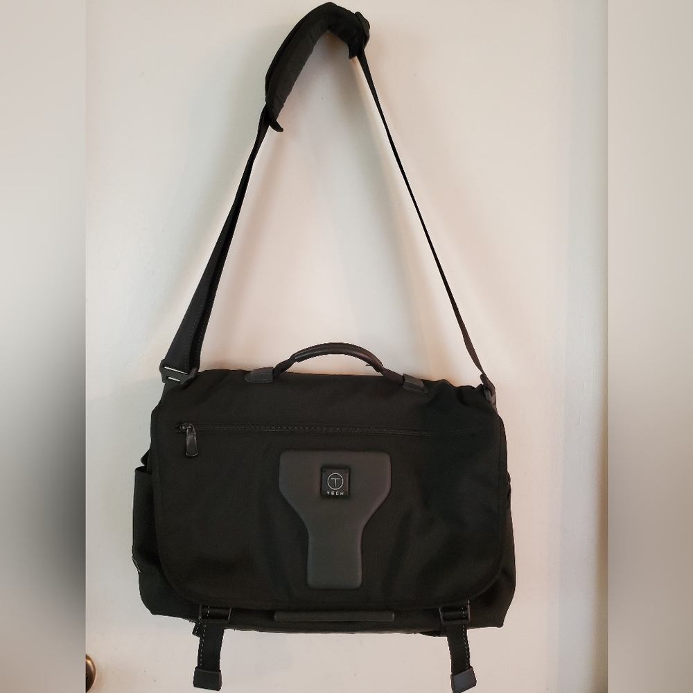 TUMI T-Tech 57175D Black Nylon Flap Computer Laptop Messenger Bag